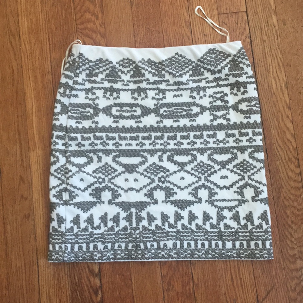 Great condition skit with embroidery great fit!